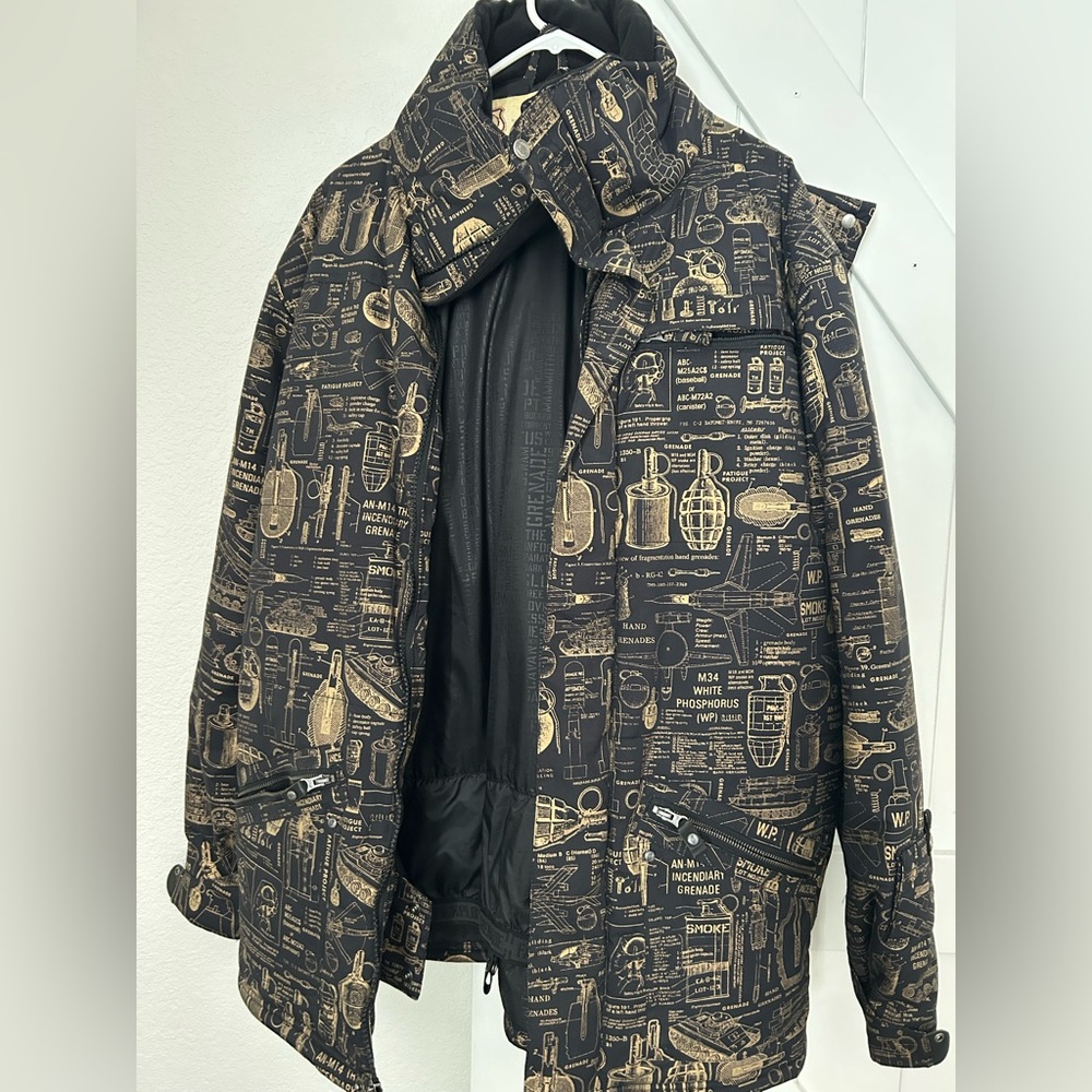 Men’s Grenade Y2K Snowboard Jacket Ski Black and Gold